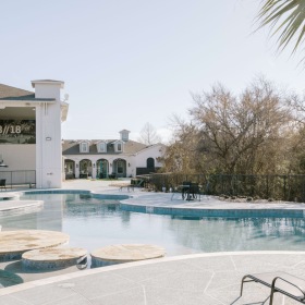 Gorgeous saltwater pool with lazy river 